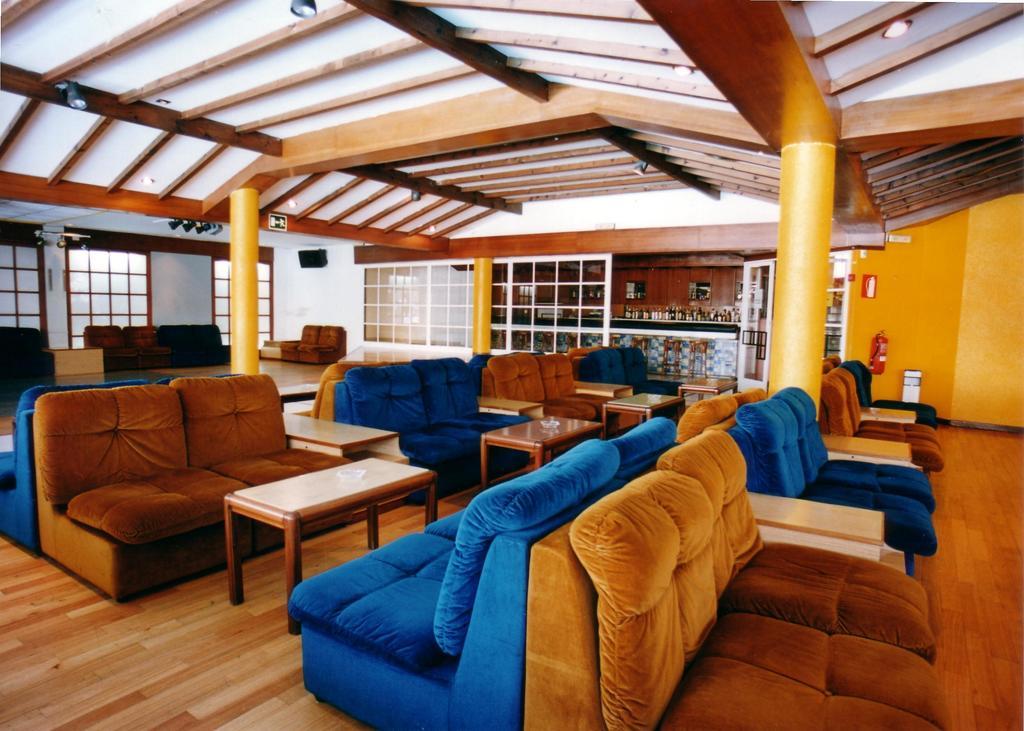 Hotel Sarga Кабаньяс Екстер'єр фото