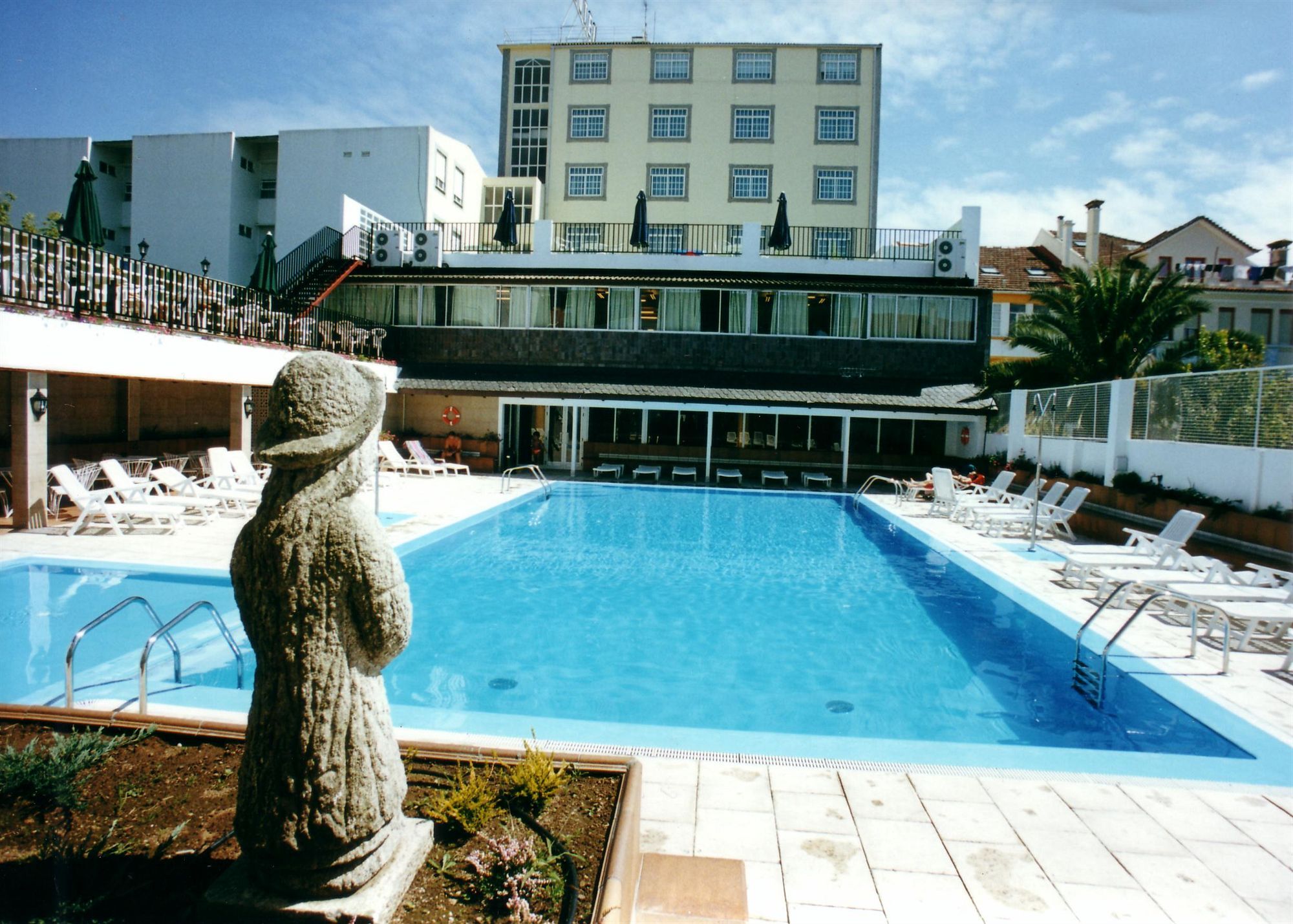 Hotel Sarga Кабаньяс Екстер'єр фото